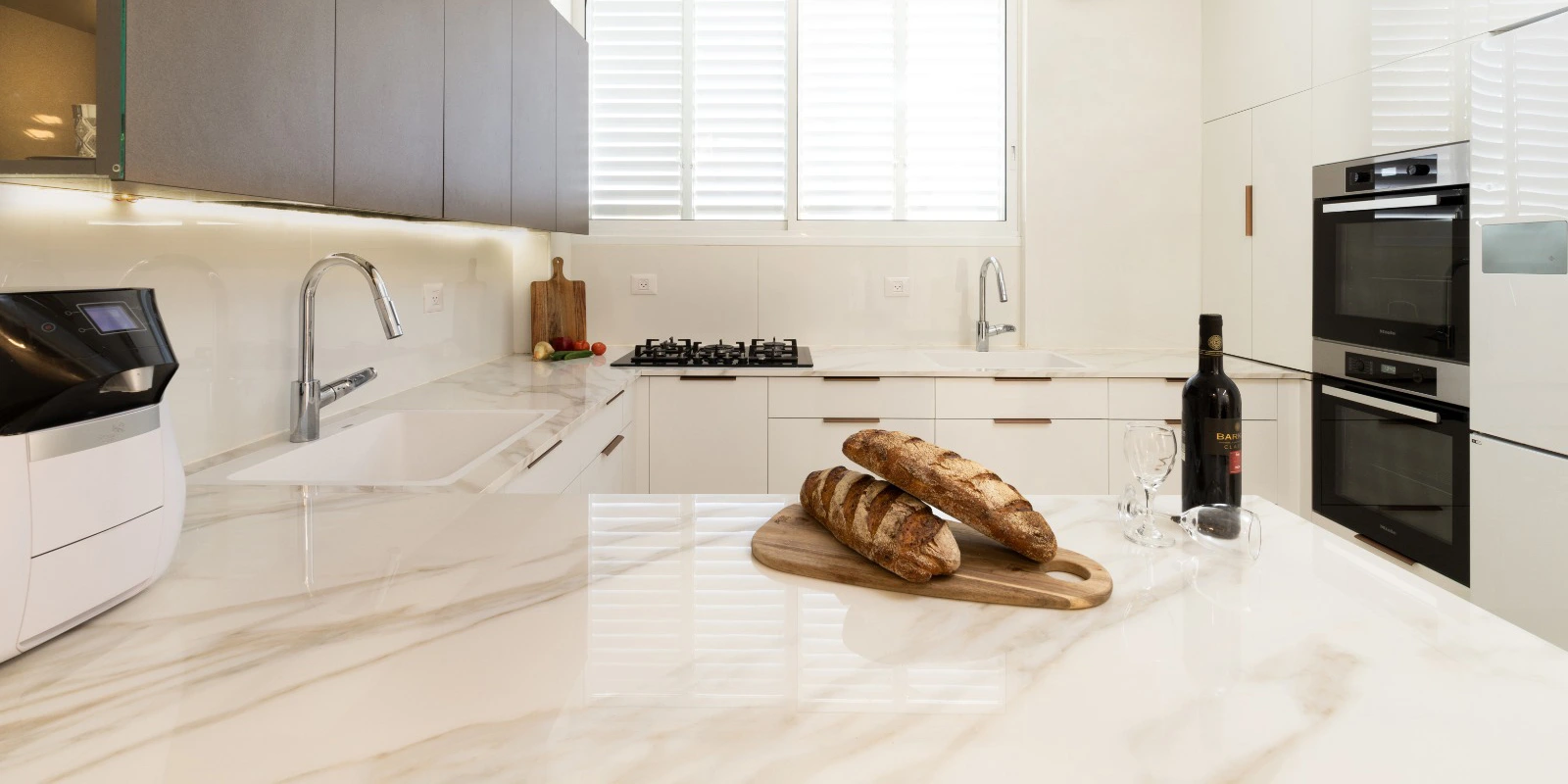 4On the wall and counter: Foresta / Block 56. On the floor: Atlantic Ocean / Block 24.